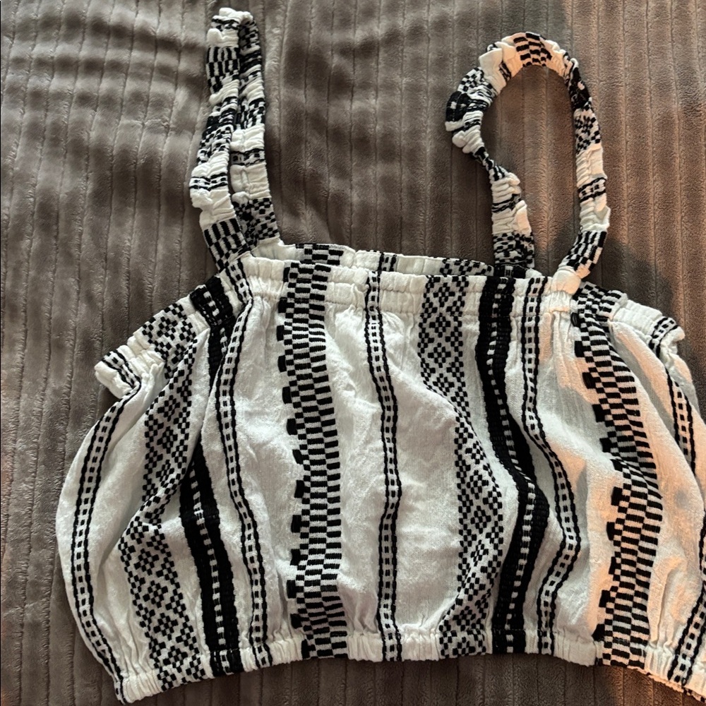 Elan Monochrome Patterned Top